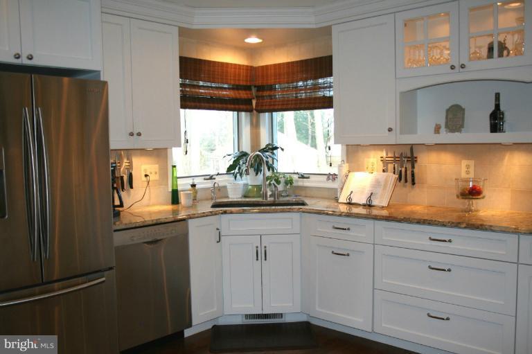 2353 Ridge Tree Court Ellicott City, MD 21042 - Photo 12 of 30 Kitchen