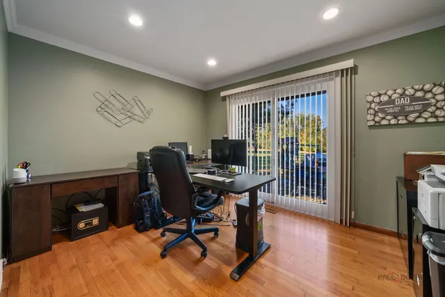 $699,900 | 5 Lagoon Drive, Hawthorn Woods, IL 60047