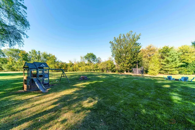 $699,900 | 5 Lagoon Drive, Hawthorn Woods, IL 60047