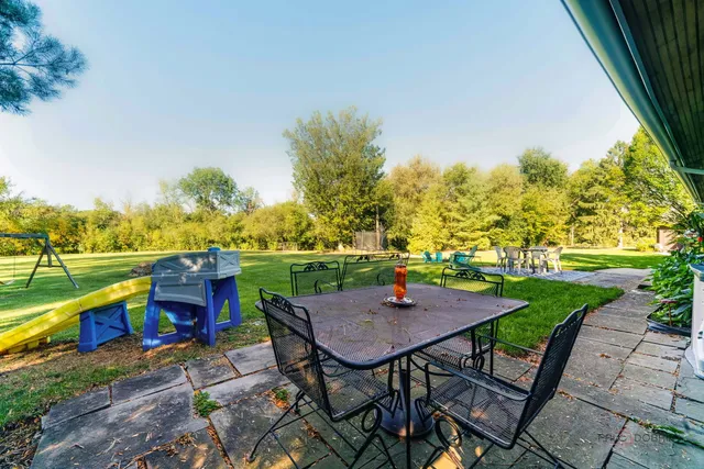 $699,900 | 5 Lagoon Drive, Hawthorn Woods, IL 60047