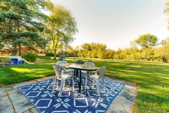 $699,900 | 5 Lagoon Drive, Hawthorn Woods, IL 60047