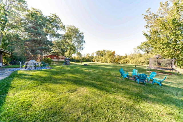 $699,900 | 5 Lagoon Drive, Hawthorn Woods, IL 60047