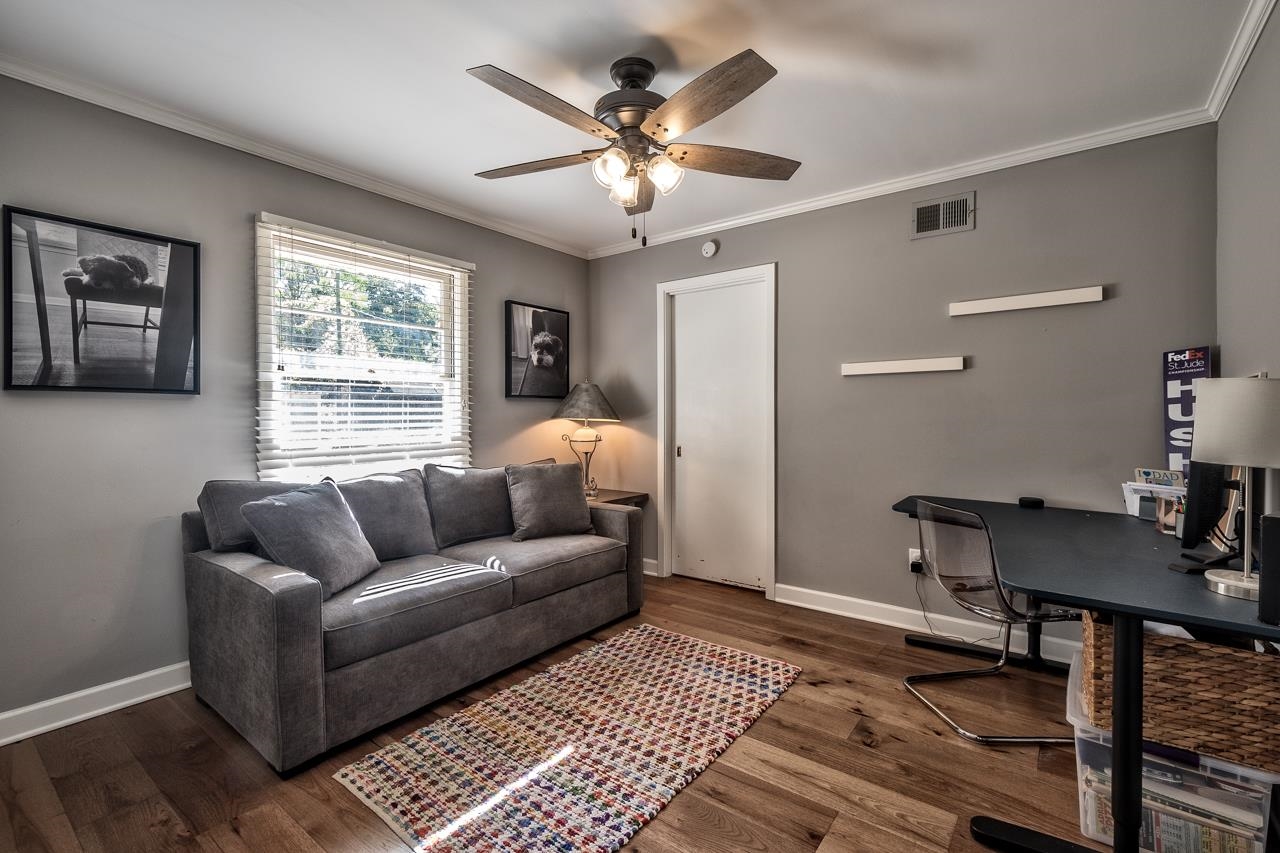 5135 Princeton Road Memphis, TN 38117 - Photo 13 of 24 a living room with furniture and a window