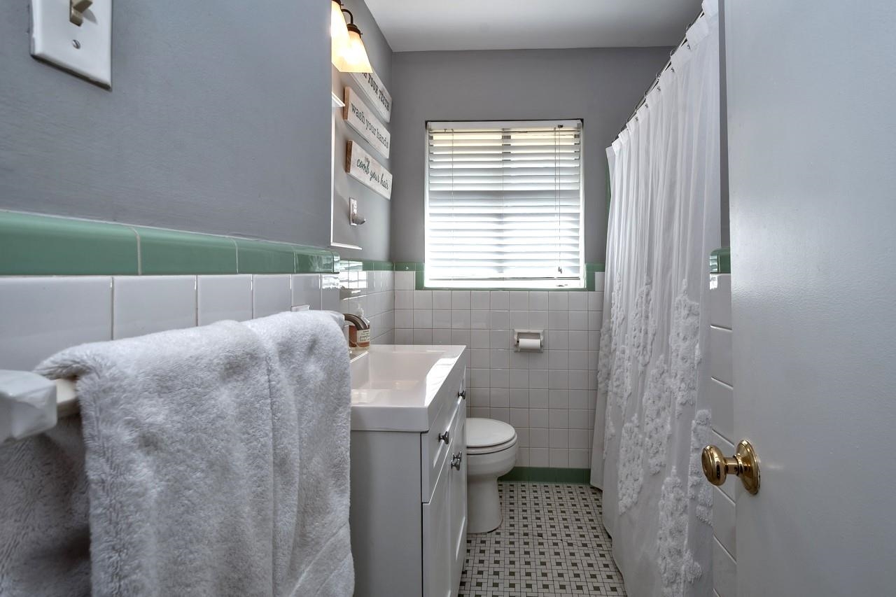 5135 Princeton Road Memphis, TN 38117 - Photo 14 of 24 a bathroom with a toilet and a shower