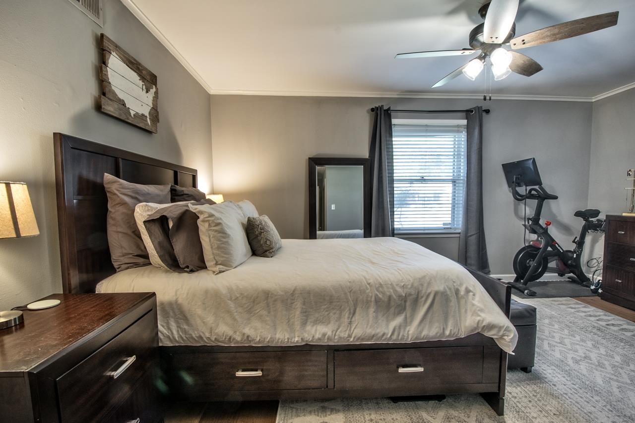 5135 Princeton Road Memphis, TN 38117 - Photo 17 of 24 a bedroom with a bed and a tv