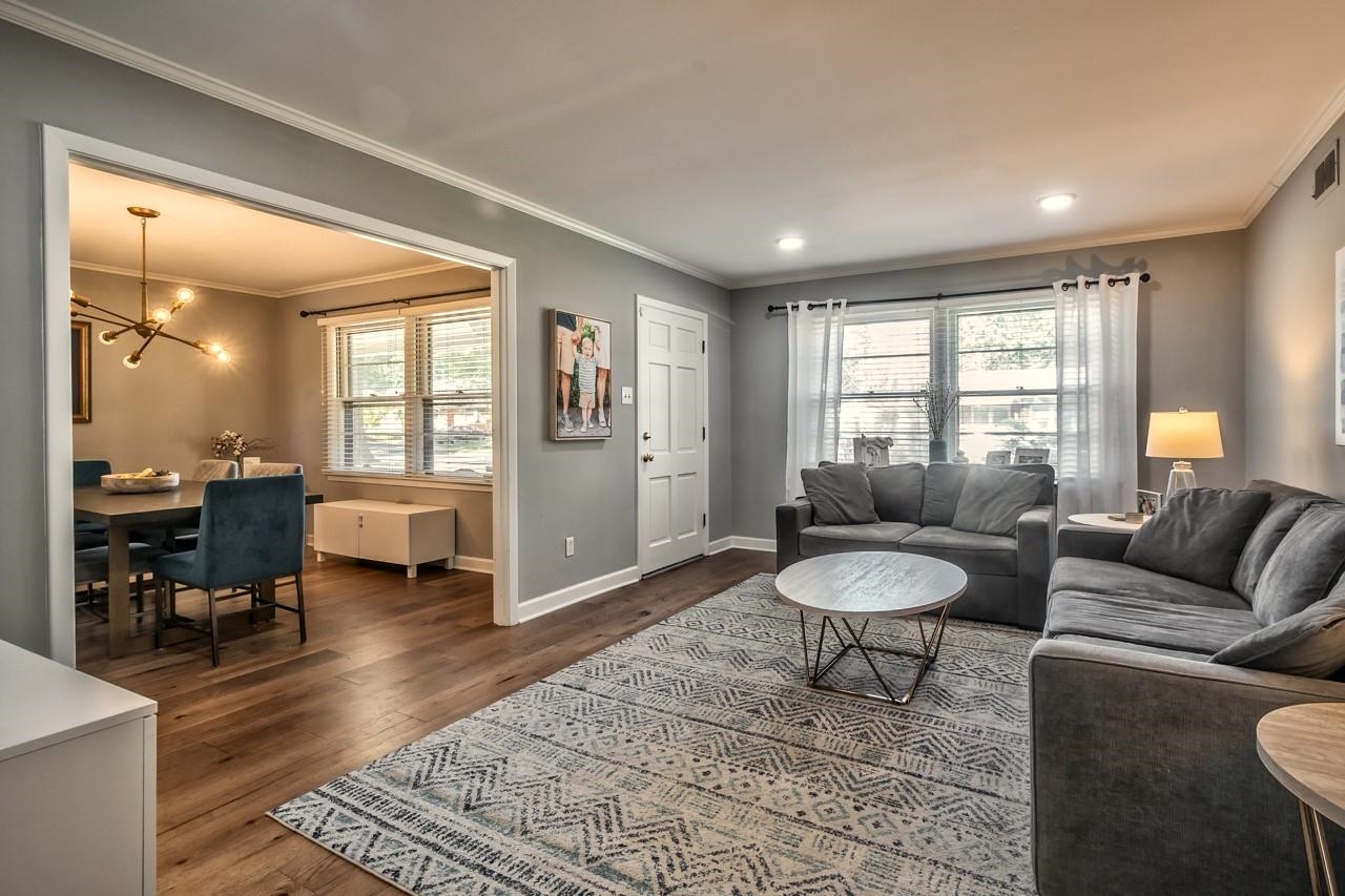 5135 Princeton Road Memphis, TN 38117 - Photo 6 of 24 a living room with furniture and a table