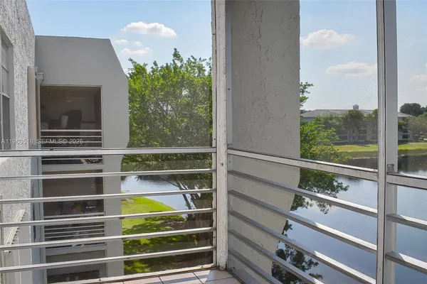 $2,050 | 9230 Lagoon Place, Unit 411, Davie, FL 33324