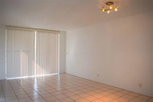 $2,050 | 9230 Lagoon Place, Unit 411, Davie, FL 33324
