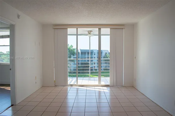 $2,050 | 9230 Lagoon Place, Unit 411, Davie, FL 33324