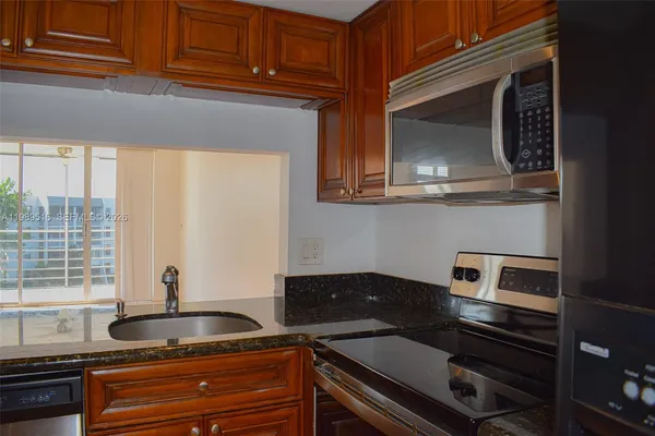 $2,050 | 9230 Lagoon Place, Unit 411, Davie, FL 33324