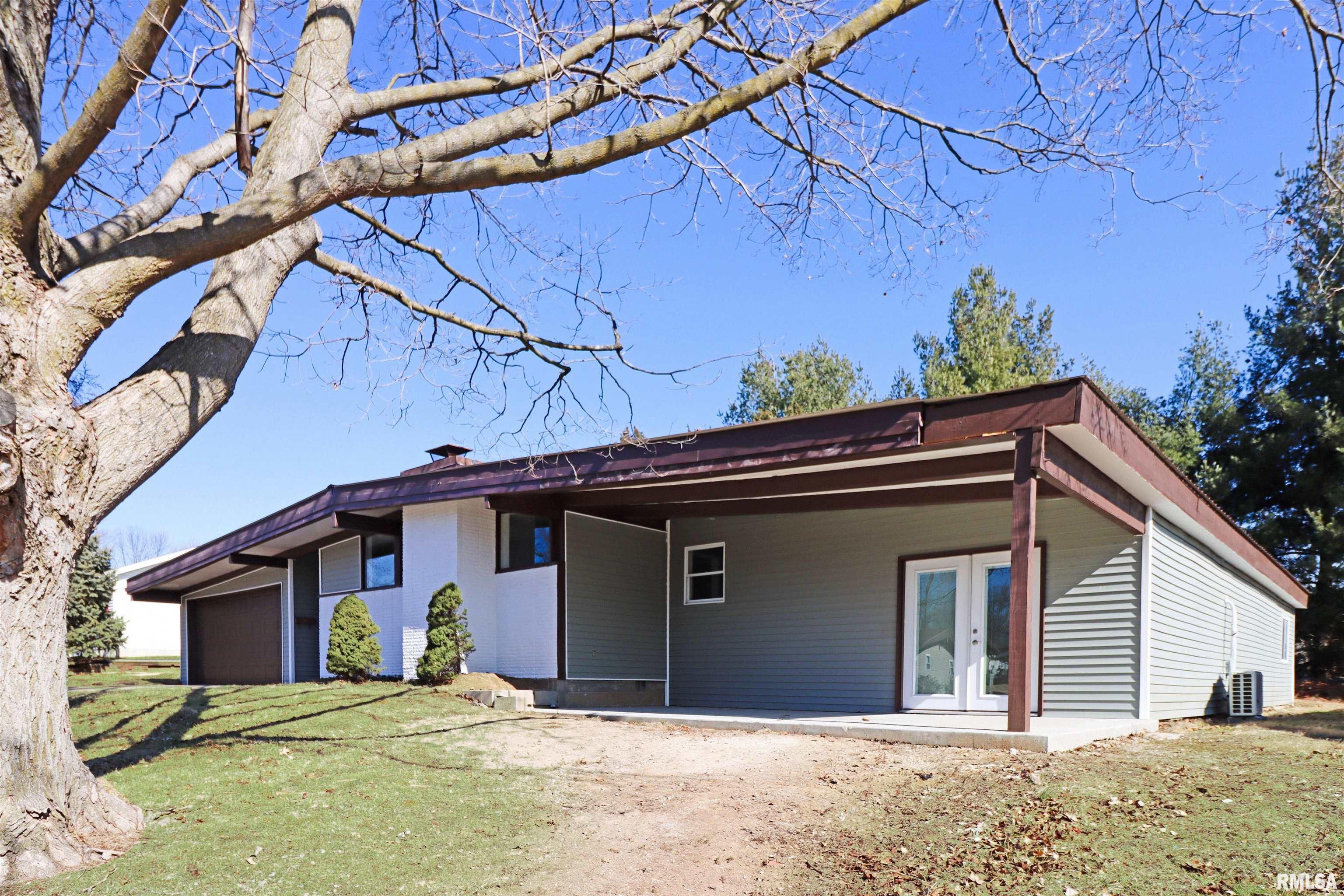 729 Ridgewood Drive Quincy, IL 62301 - Photo 2 of 34 Gallery Image 2