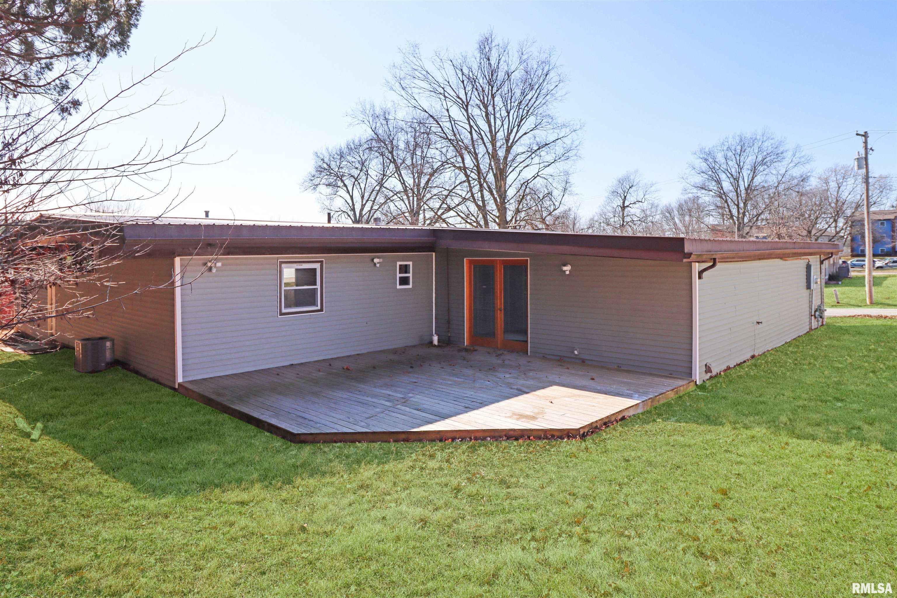 729 Ridgewood Drive Quincy, IL 62301 - Photo 3 of 34 Gallery Image 3
