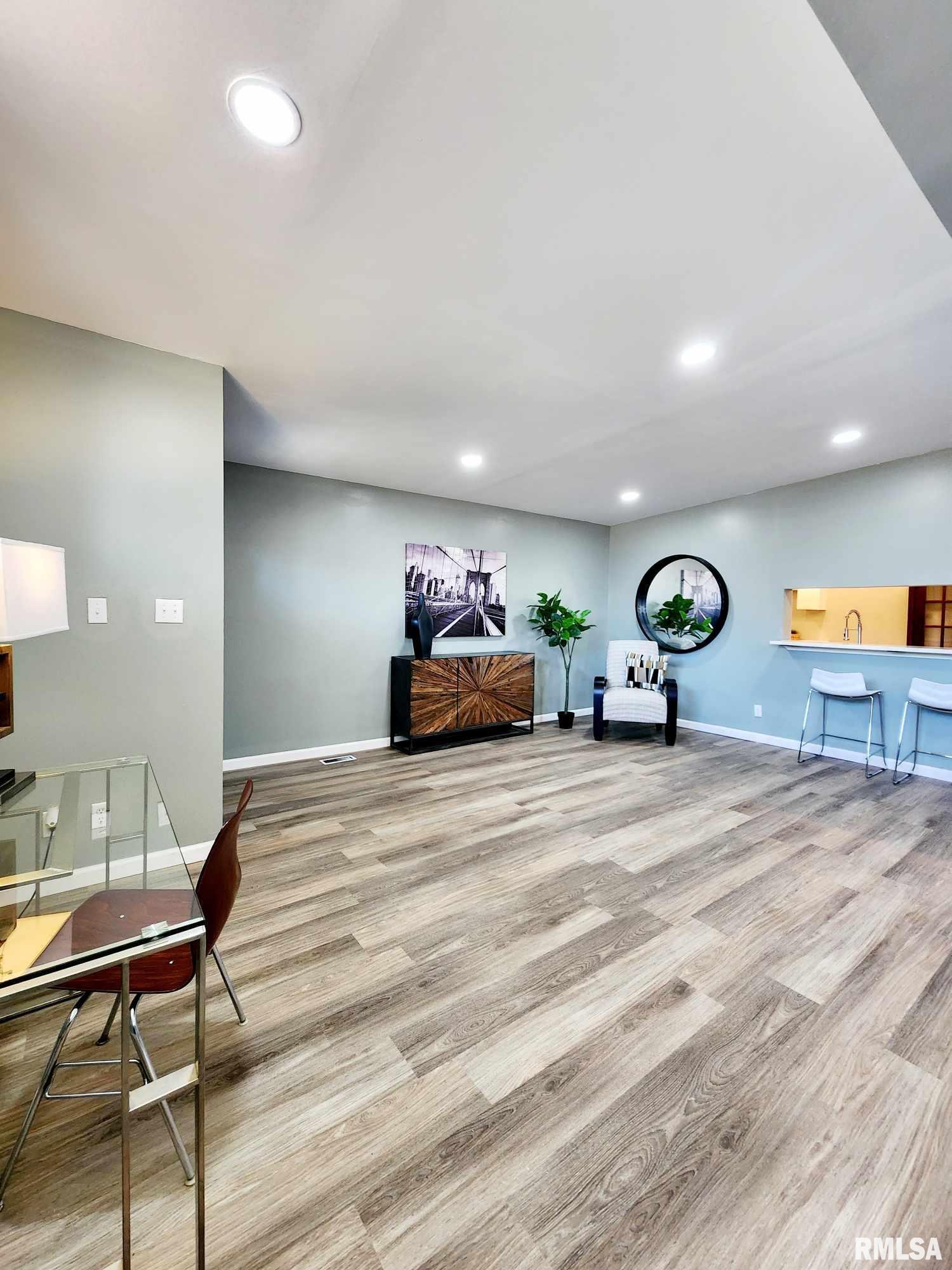729 Ridgewood Drive Quincy, IL 62301 - Photo 33 of 34 Gallery Image 33