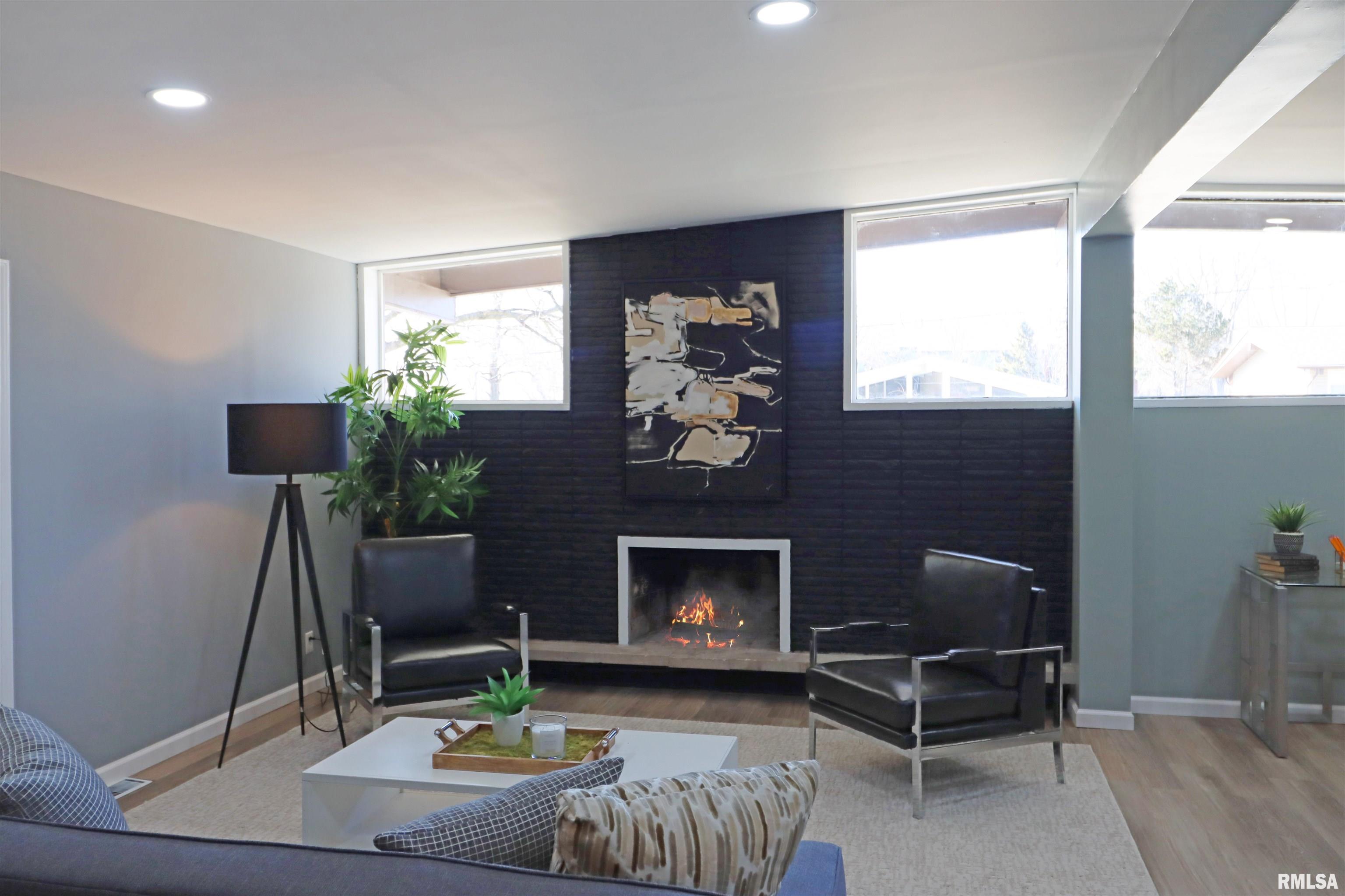 729 Ridgewood Drive Quincy, IL 62301 - Photo 5 of 34 Gallery Image 5