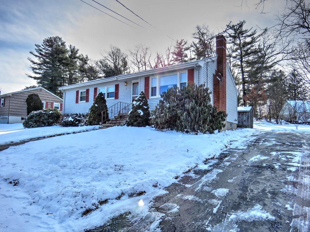 5 Lisa Road Randolph, MA 02368 - Photo 1 of 23 Gallery Image 1