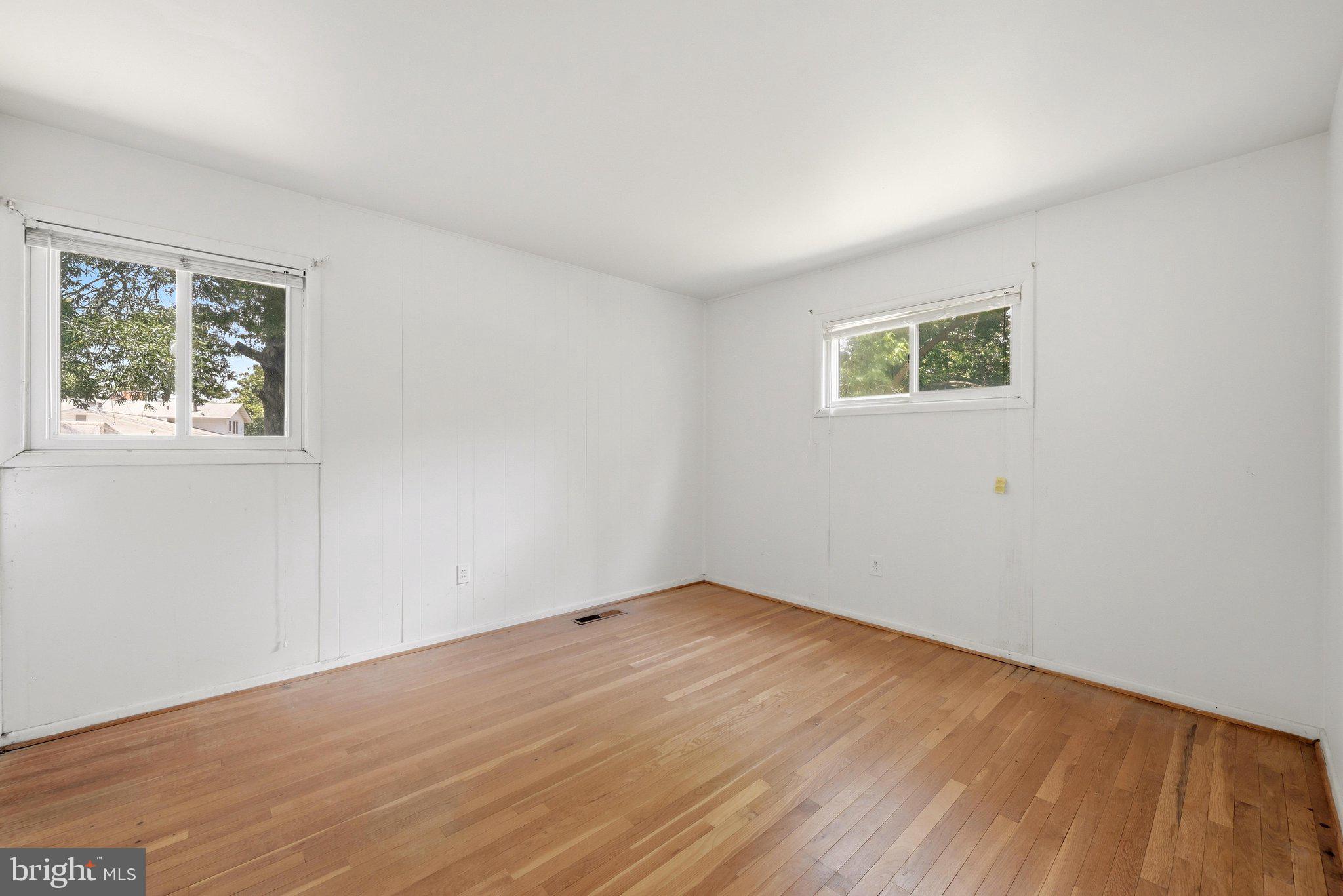 6426 Deepford Street Springfield, VA 22150 - Photo 12 of 32 Primary Bedroom