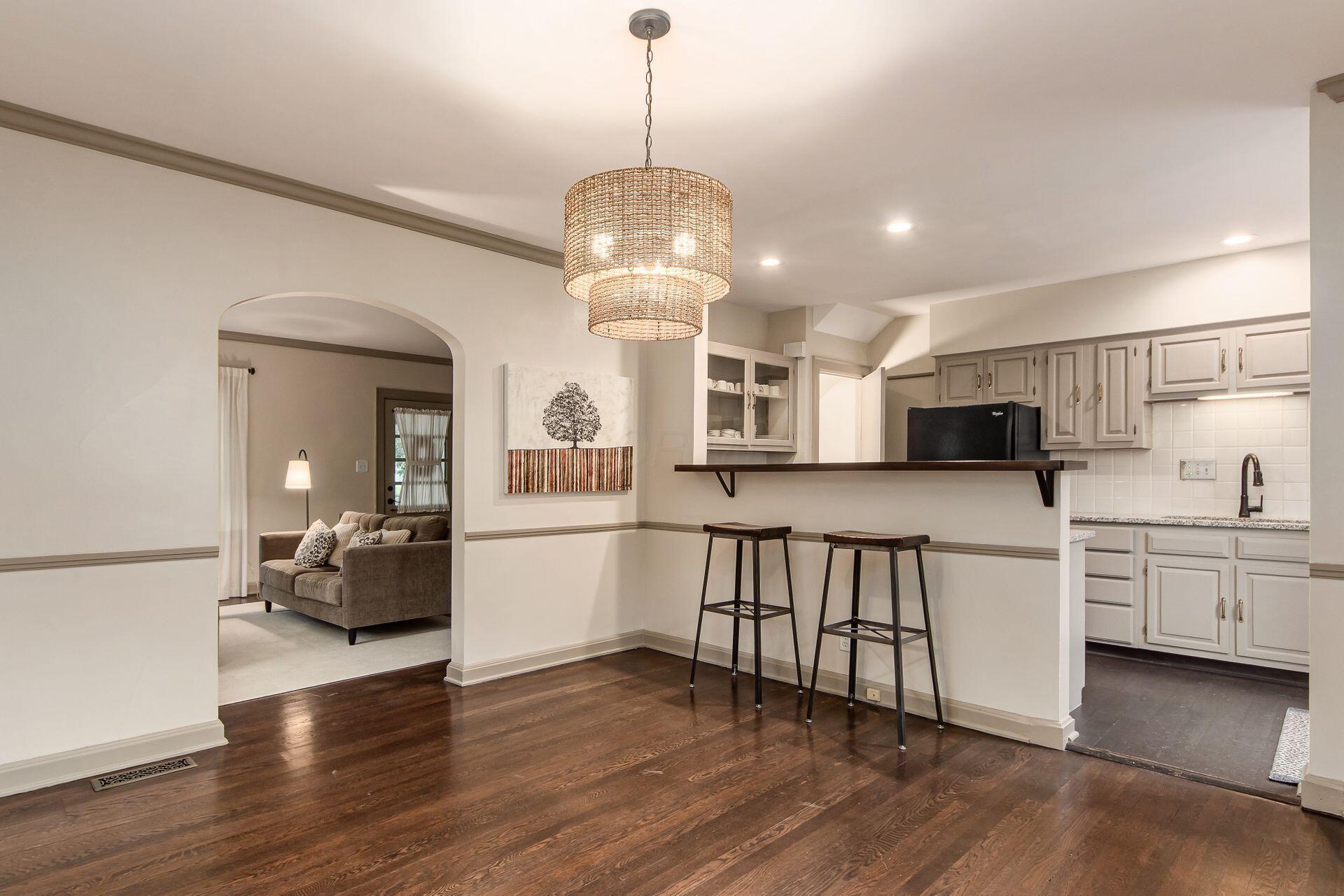 1896 Guilford Road Columbus, OH 43221 - Photo 12 of 42 Stools will Stay