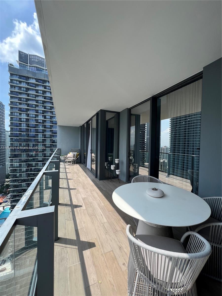 88 Southwest 7th Street, Unit 3007 Miami, FL 33130 - Photo 17 of 36 a dinning table and chairs in a room