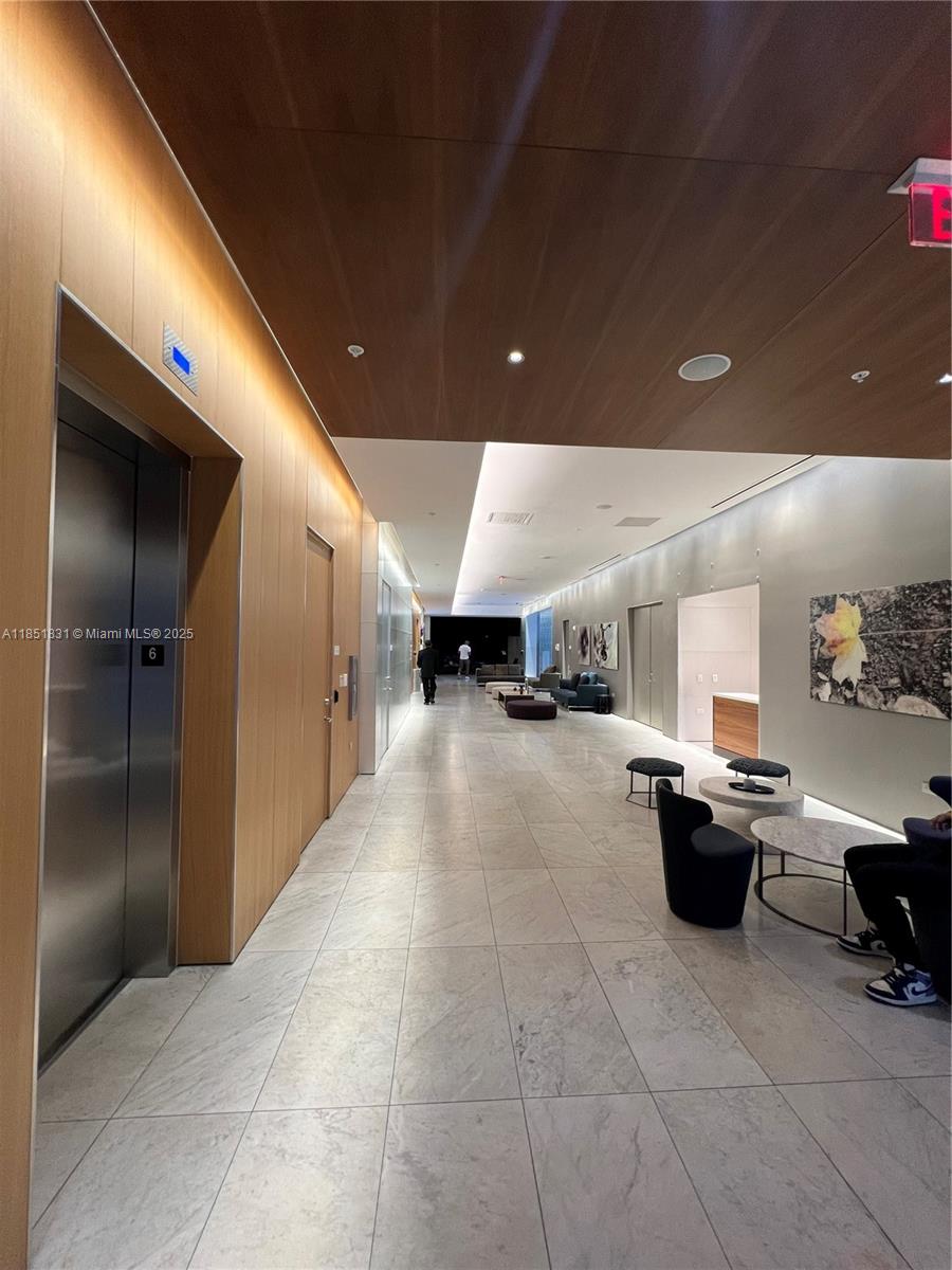 88 Southwest 7th Street, Unit 3007 Miami, FL 33130 - Photo 28 of 36 a lobby with furniture and couch