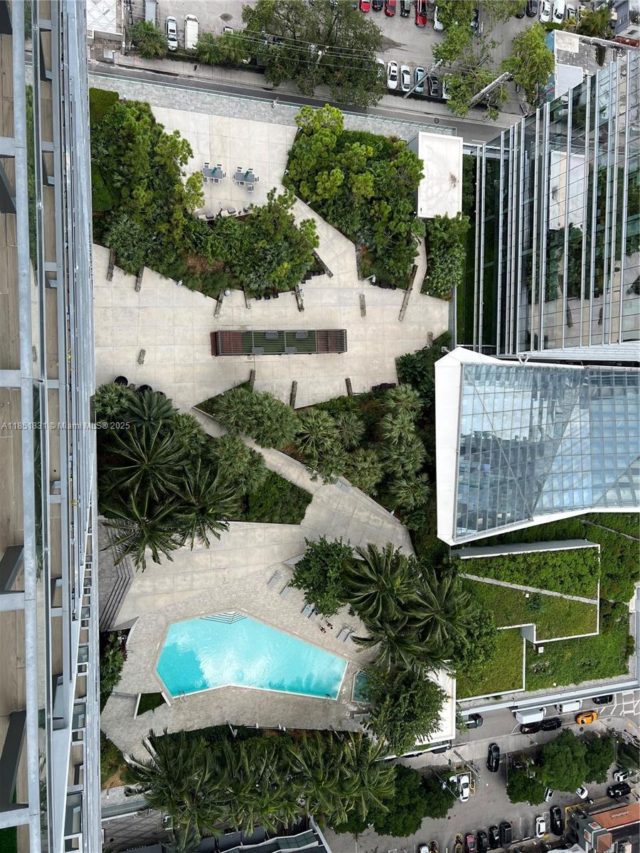 88 Southwest 7th Street, Unit 3007 Miami, FL 33130 - Photo 33 of 36 a view of a back yard