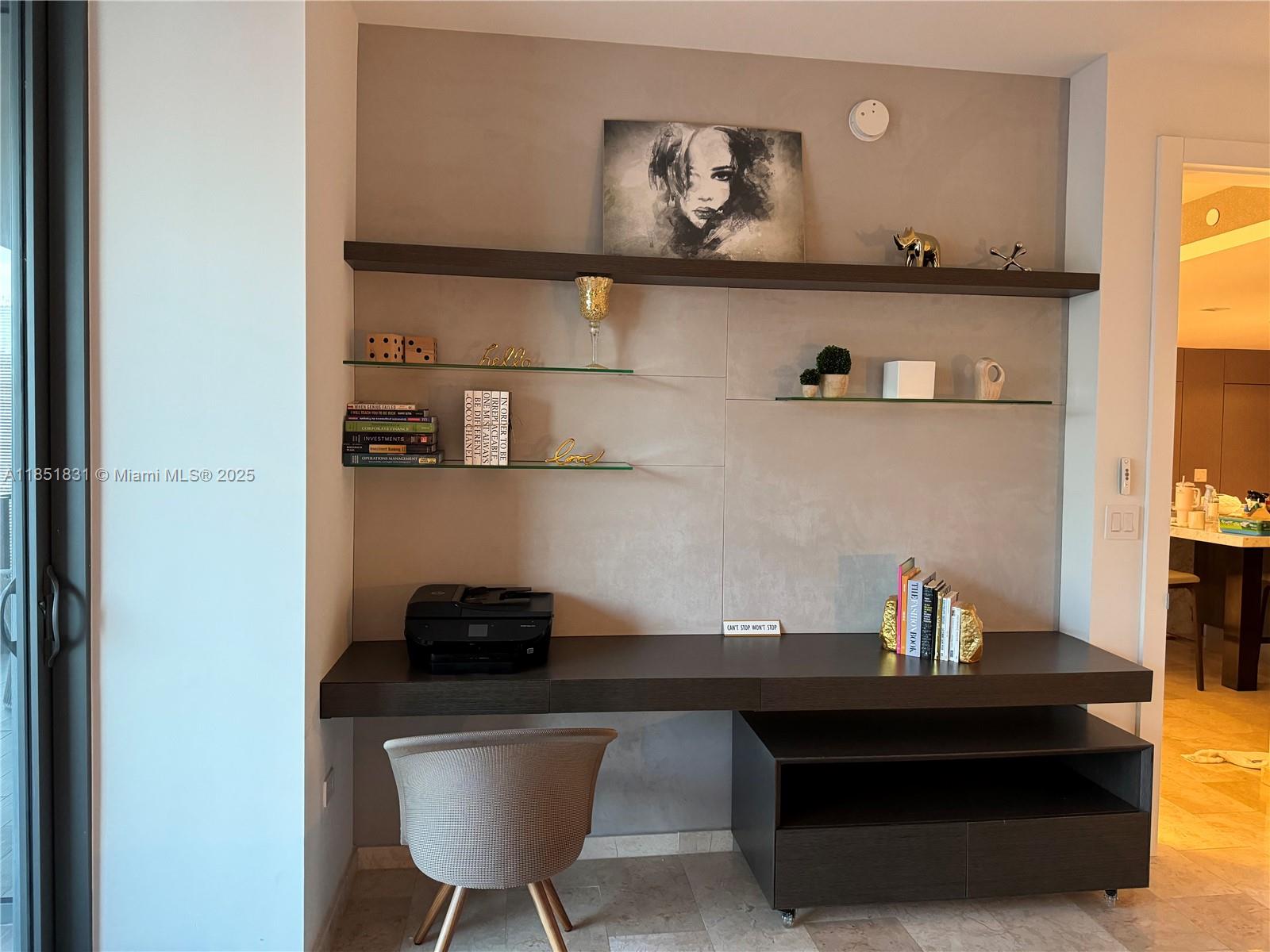 88 Southwest 7th Street, Unit 3007 Miami, FL 33130 - Photo 10 of 36 a room with a table and chair