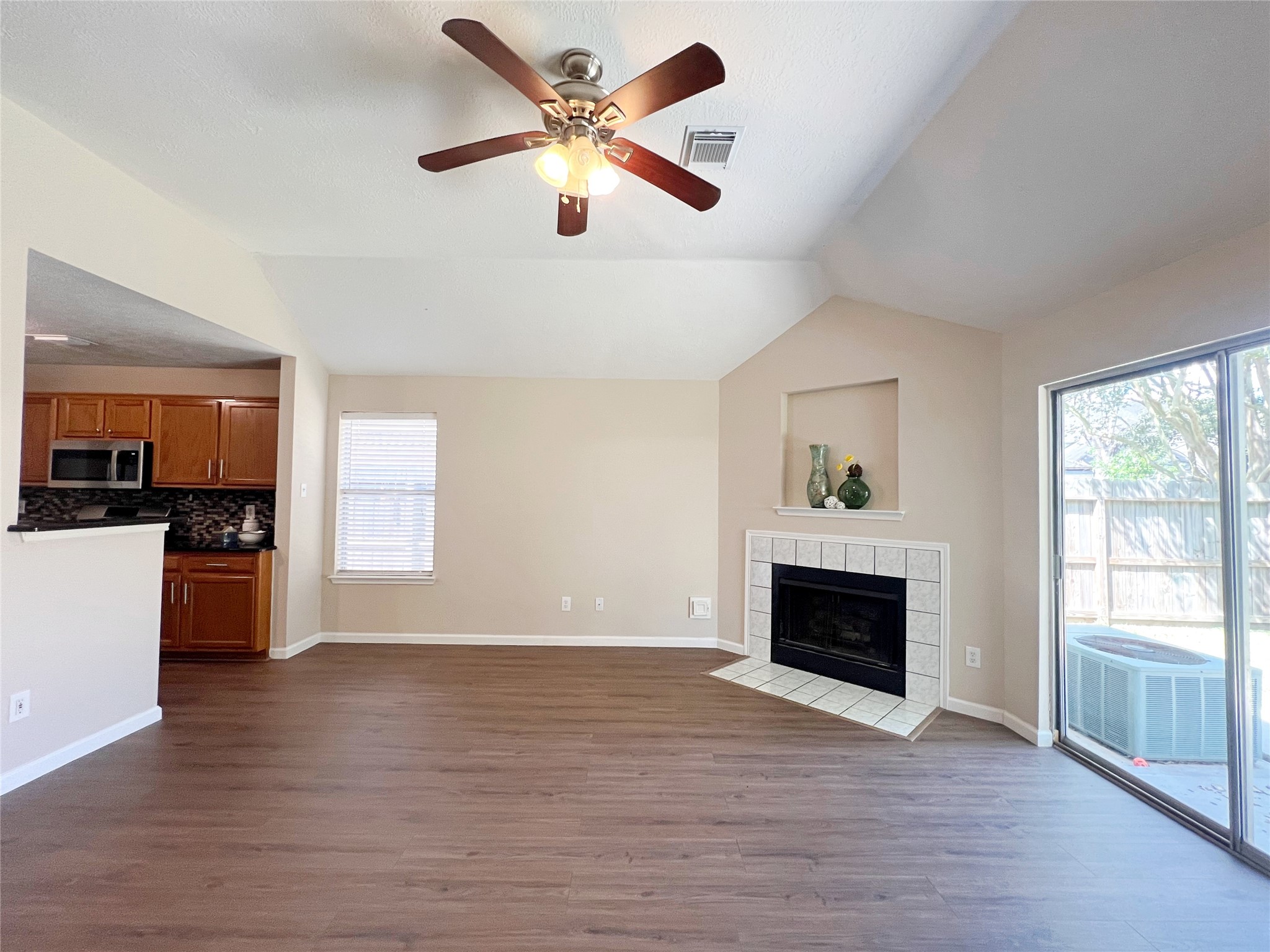 16915 Lighthouse View Drive Friendswood, TX 77546 - Photo 8 of 44
