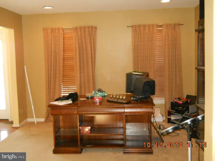167 Quiet Road Sicklerville, NJ 08081 - Photo 7 of 14 Living Room
