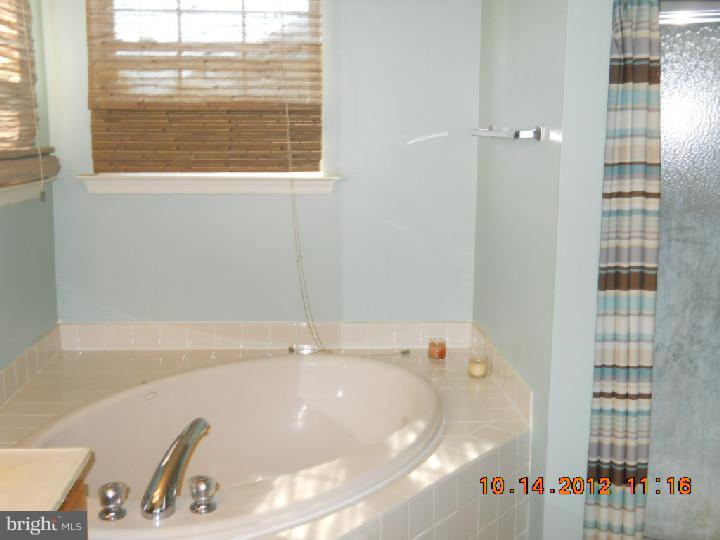 167 Quiet Road Sicklerville, NJ 08081 - Photo 10 of 14 Bathroom