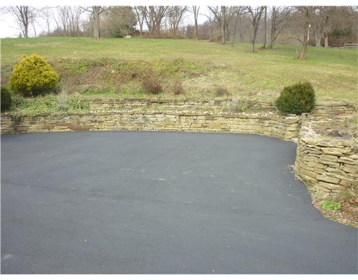 853 Middletown Road New Stanton, PA 15672 - Photo 4 of 14 Parking Lot/Garage.