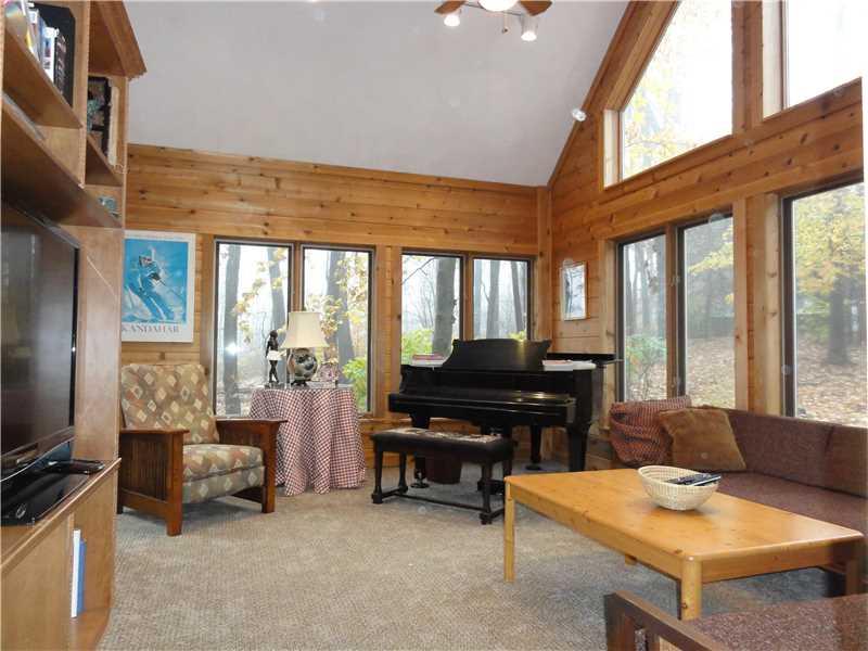 2301 South Ridge Drive Hidden Valley, PA 15502 - Photo 8 of 25 Family Room.