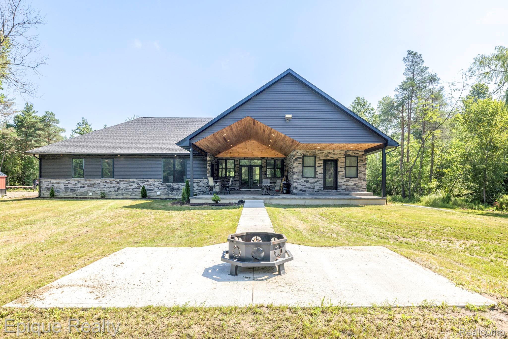 4697 Emmett Road Emmett, MI 48022 - Photo 44 of 62 4697 Emmett Rd (55 of 62).jpg