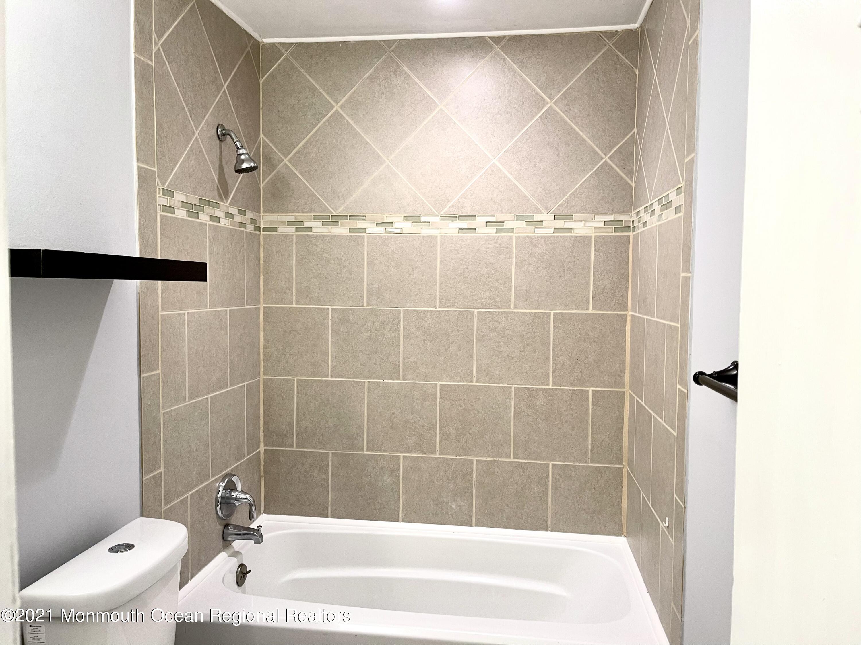 7 Woodpecker Road, Unit 1000 Howell, NJ 07731 - Photo 14 of 22 628DAD32-88AE-4A34-B42F-FC8ACDFDEE58