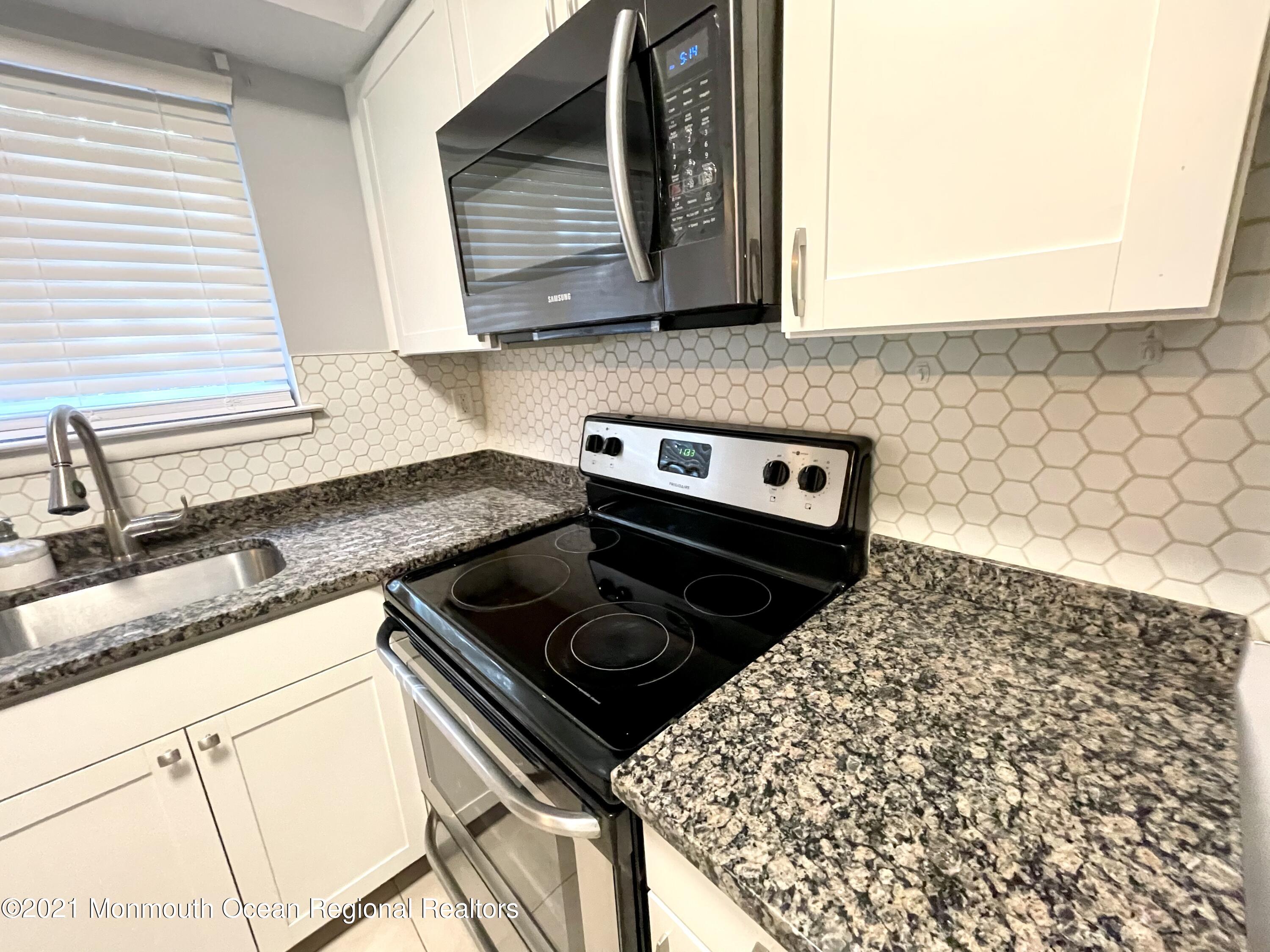 7 Woodpecker Road, Unit 1000 Howell, NJ 07731 - Photo 5 of 22 524C8F71-944E-400C-8D0C-0C39140F2C09