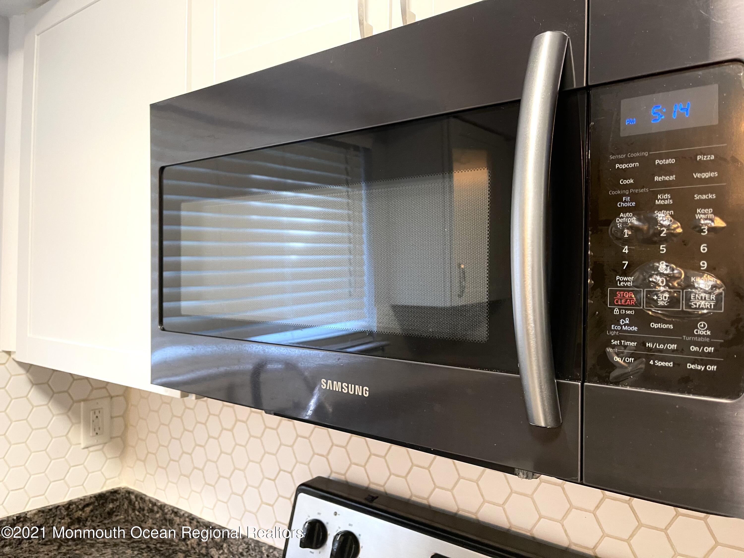 7 Woodpecker Road, Unit 1000 Howell, NJ 07731 - Photo 6 of 22 3560DF82-AEB0-4213-A685-55B64AD63F19