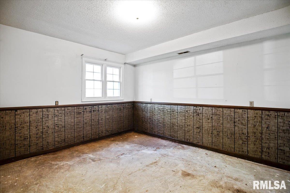 196 Golf Road Springfield, IL 62704 - Photo 9 of 21
