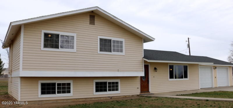 2491 Lateral 1 Road Wapato, WA 98951 - Photo 1 of 26 a front view of a house with garden
