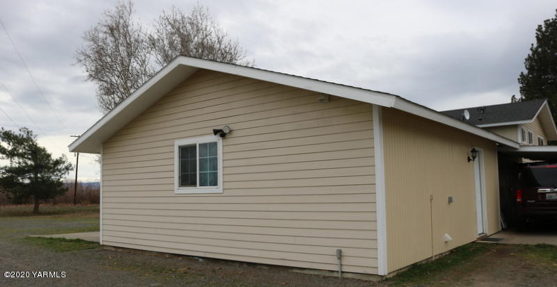 2491 Lateral 1 Road Wapato, WA 98951 - Photo 2 of 26 a backyard of a house