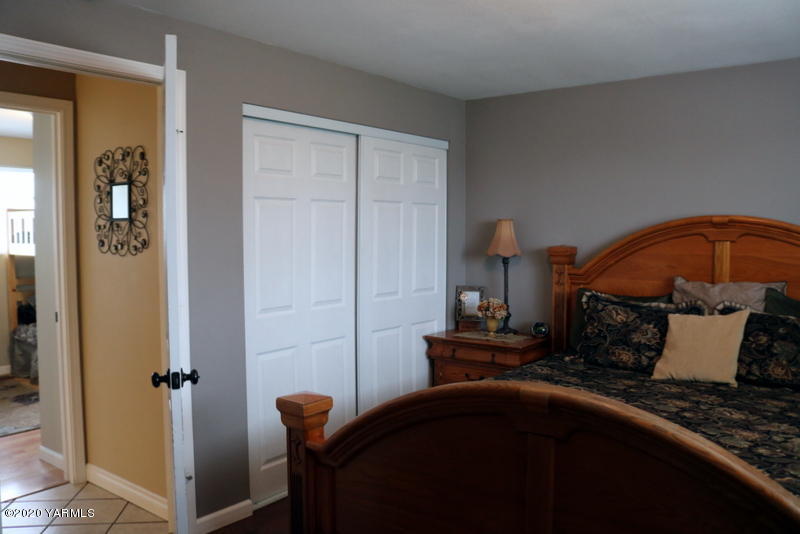 2491 Lateral 1 Road Wapato, WA 98951 - Photo 17 of 26 a bedroom with a bed and a dresser