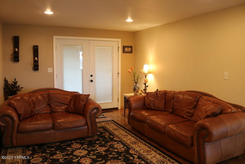 2491 Lateral 1 Road Wapato, WA 98951 - Photo 9 of 26 a living room with furniture
