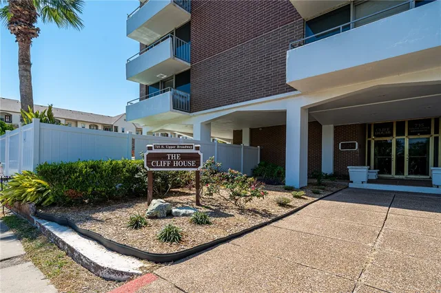 $179,500 | 715 South Upper Broadway, Unit 202, Corpus Christi, TX 78401