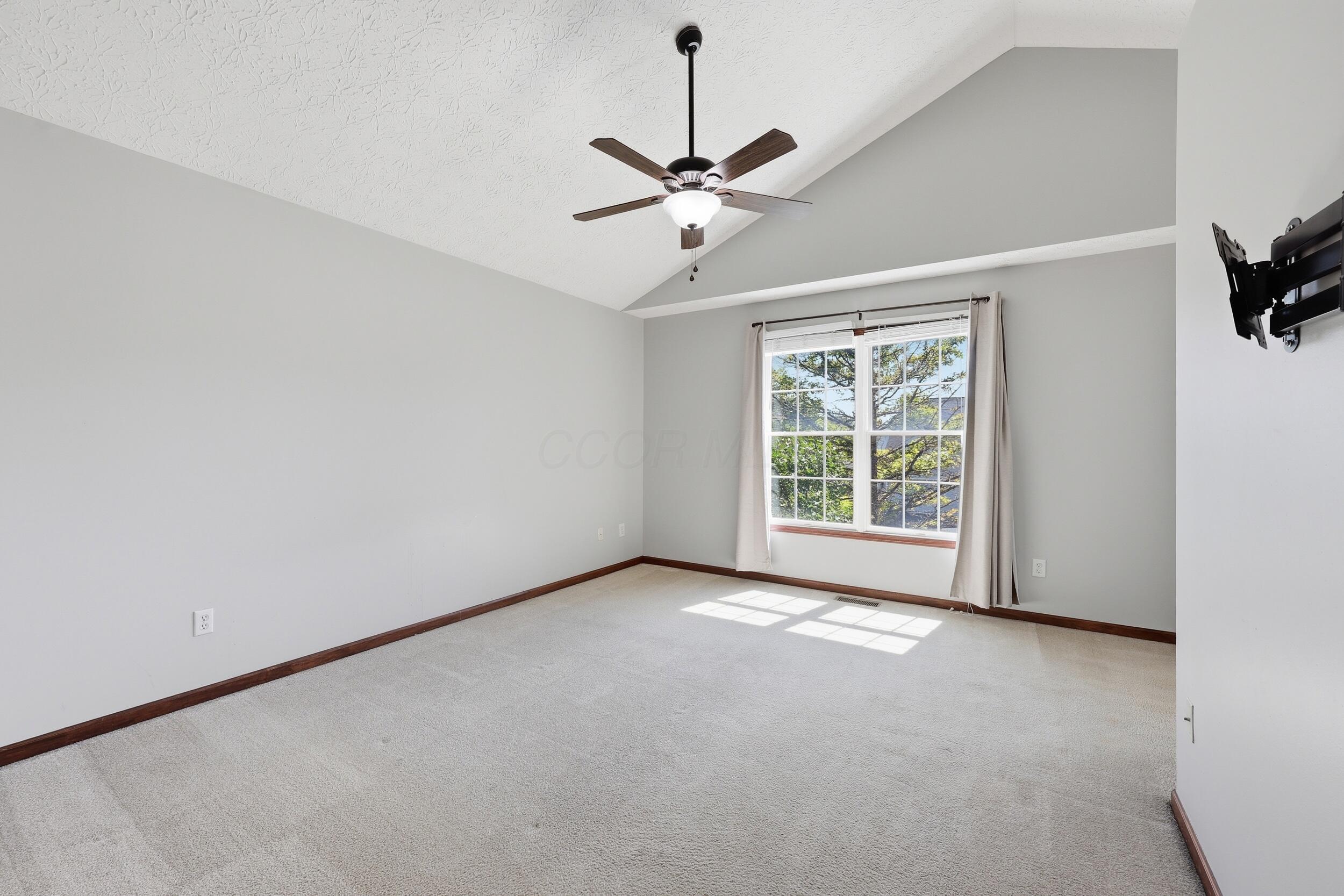 4553 Nickerson Road Columbus, OH 43228 - Photo 13 of 37 Owners Suite