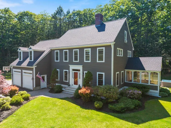$1,600,000 | 6 Thurston Lane, Falmouth, ME 04105