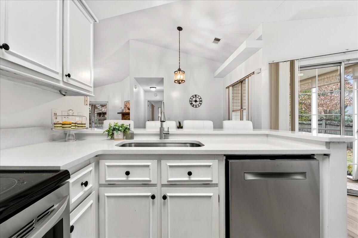 120 Old Saybrook Road North Charleston, SC 29418 - Photo 6 of 29 20-DSC07572
