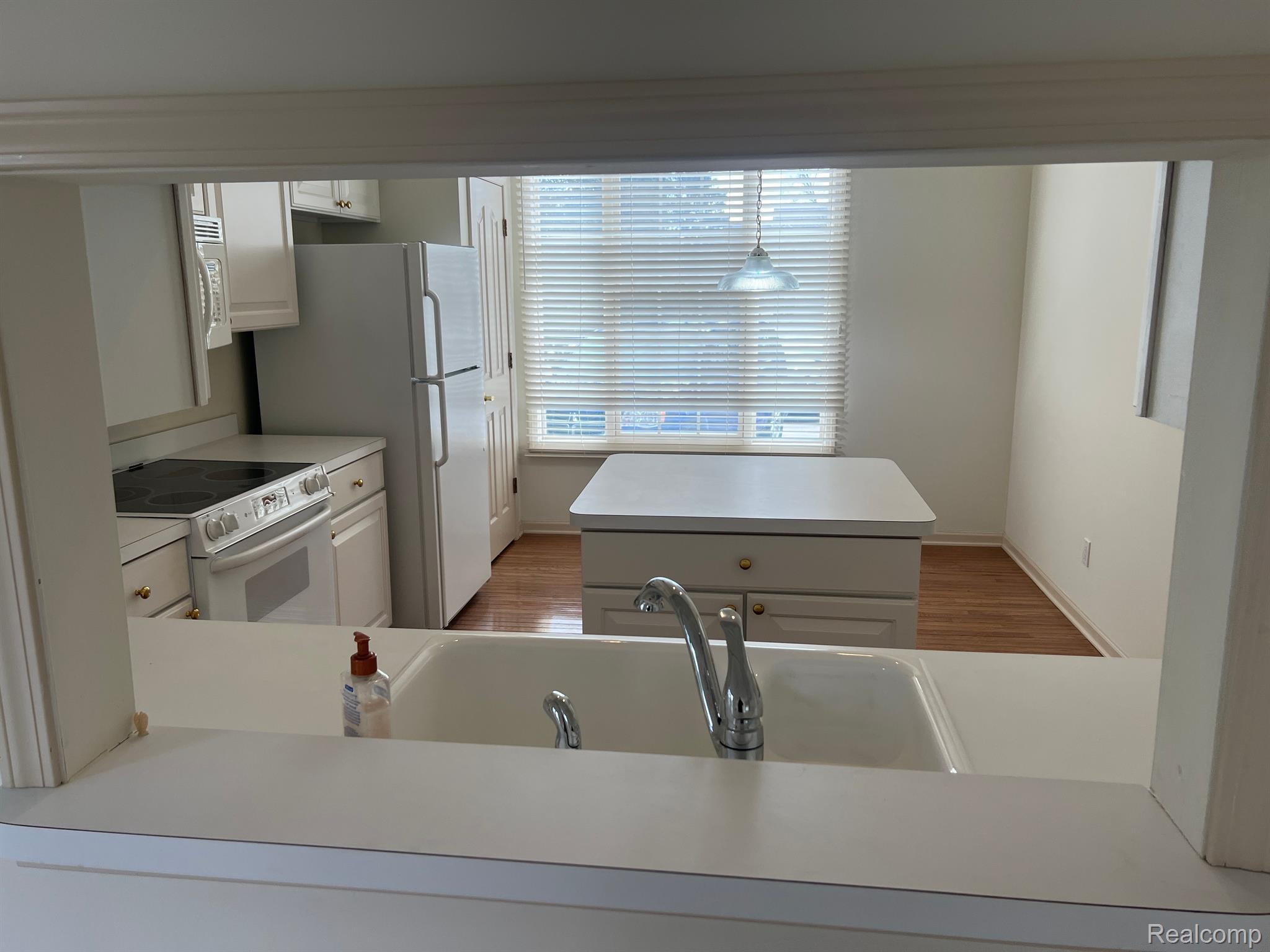 1643 Boulder Court Rochester, MI 48306 - Photo 11 of 52 Pass thru to kitchen from dining room