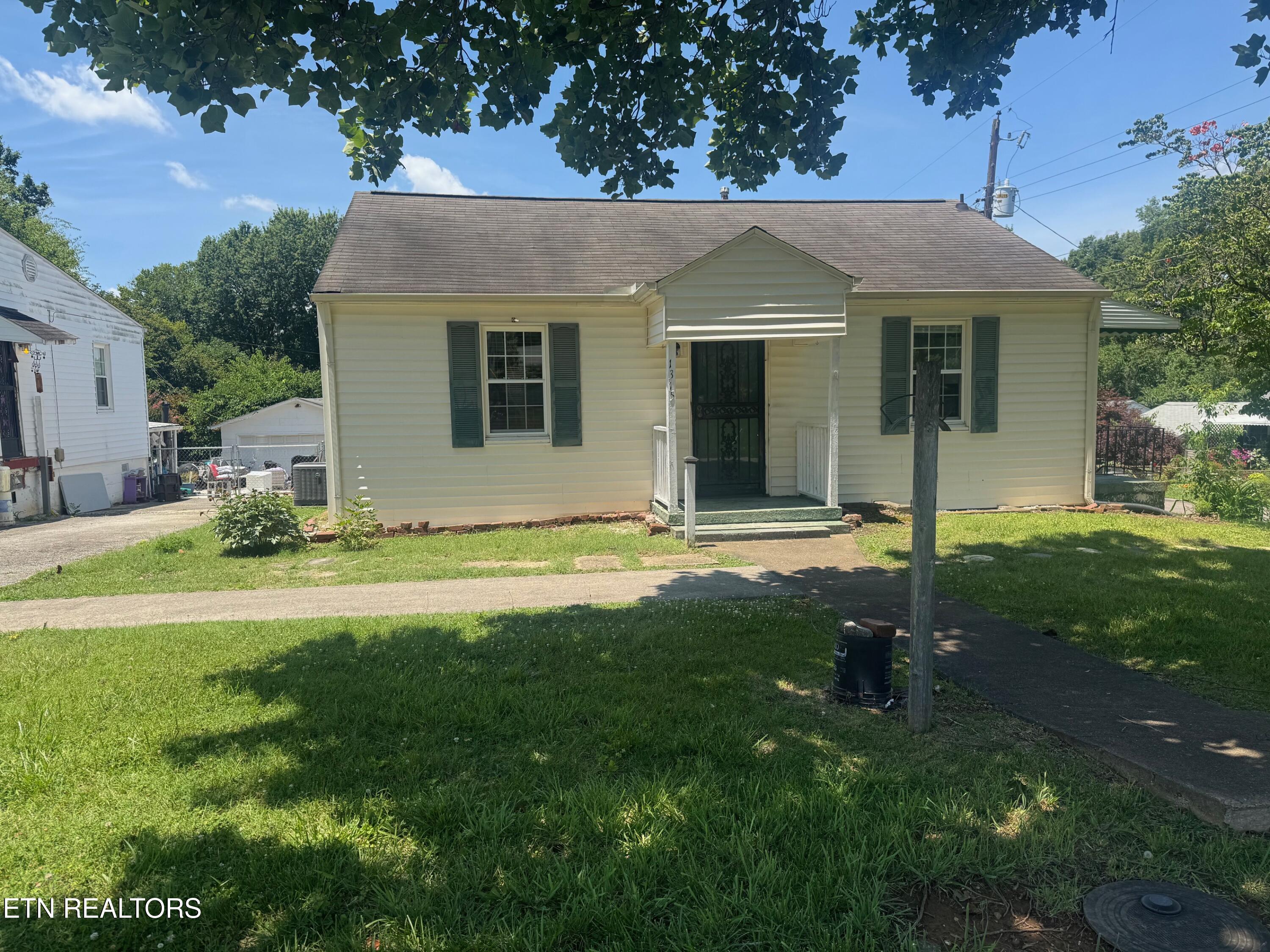 1315 East Red Bud Road Knoxville, TN 37920 - Photo 3 of 32 IMG_6980