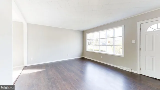 $2,500 | 300 Bowers Avenue, Runnemede, NJ 08078