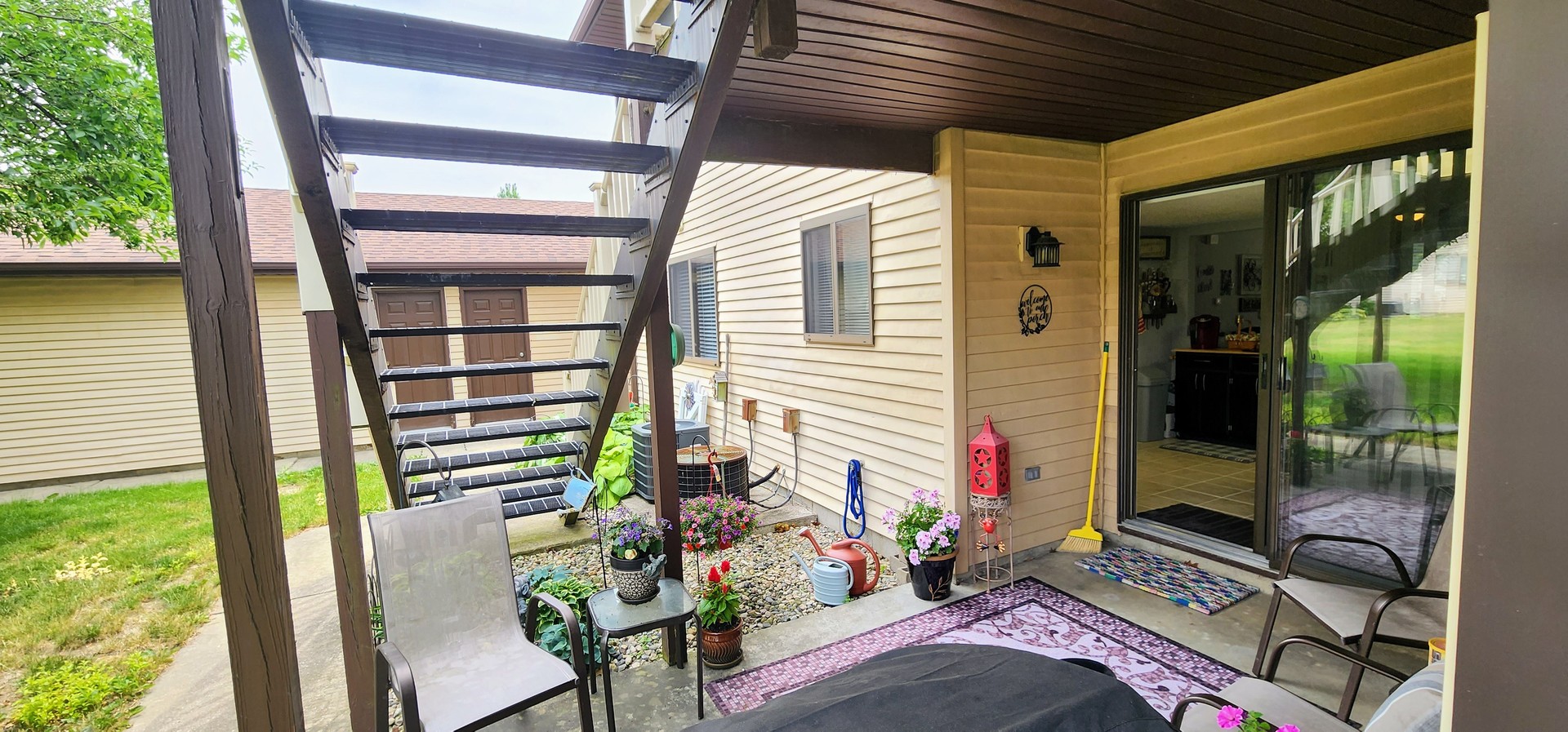 1204 Dean Drive, Unit 4 Urbana, IL 61802 - Photo 12 of 15 a backyard of a house with seating space