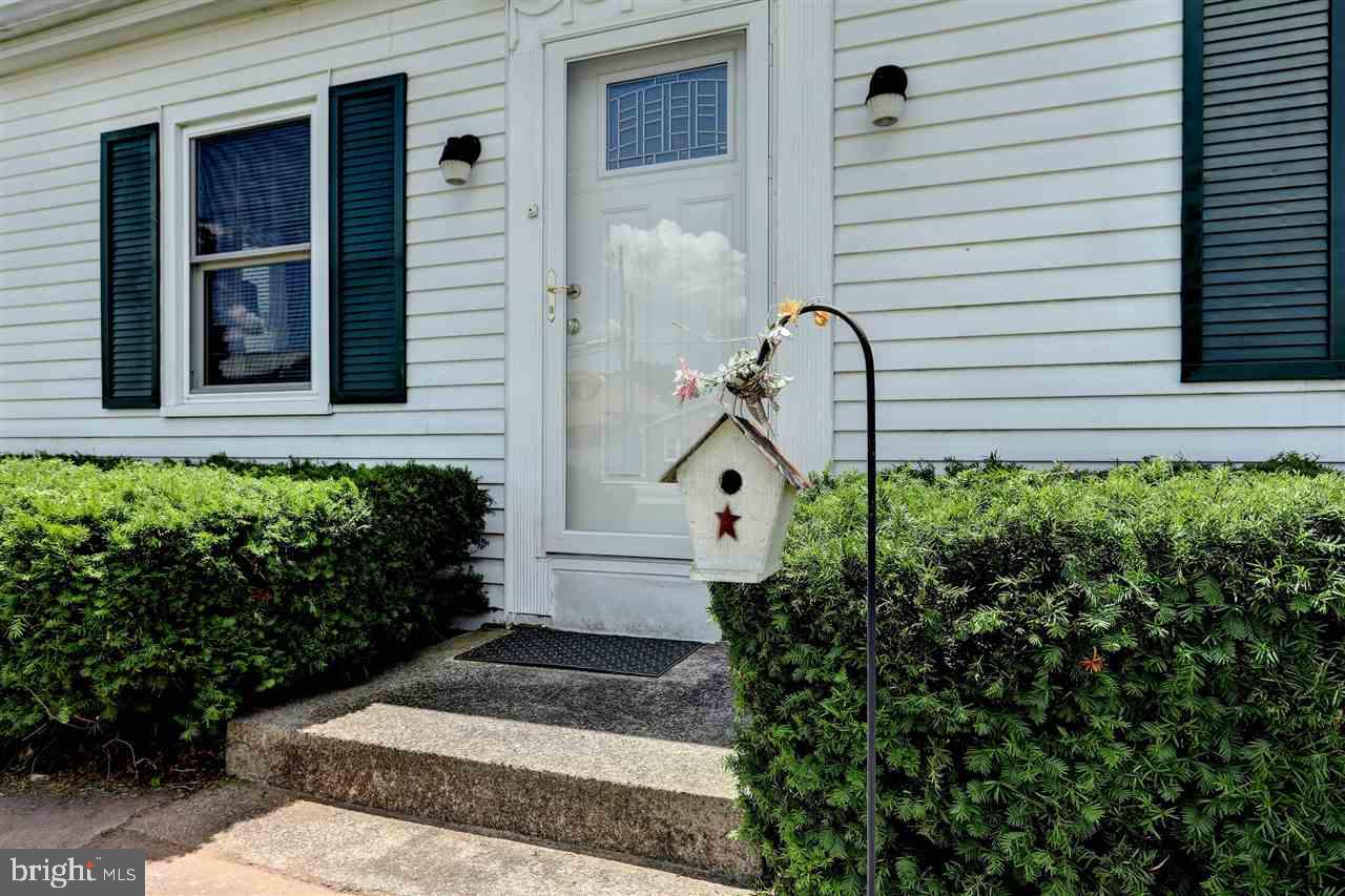 1964 Carlisle Road York, PA 17408 - Photo 2 of 27 Gallery Image 2