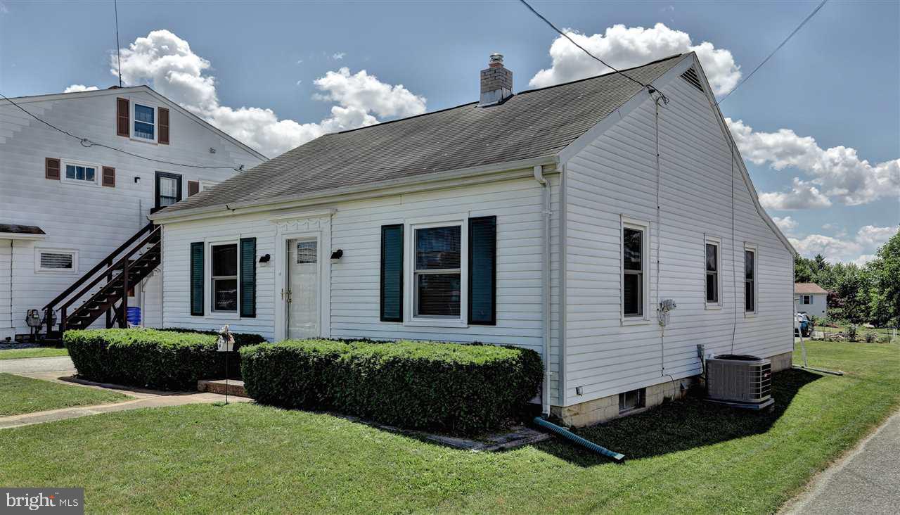 1964 Carlisle Road York, PA 17408 - Photo 3 of 27 Gallery Image 3