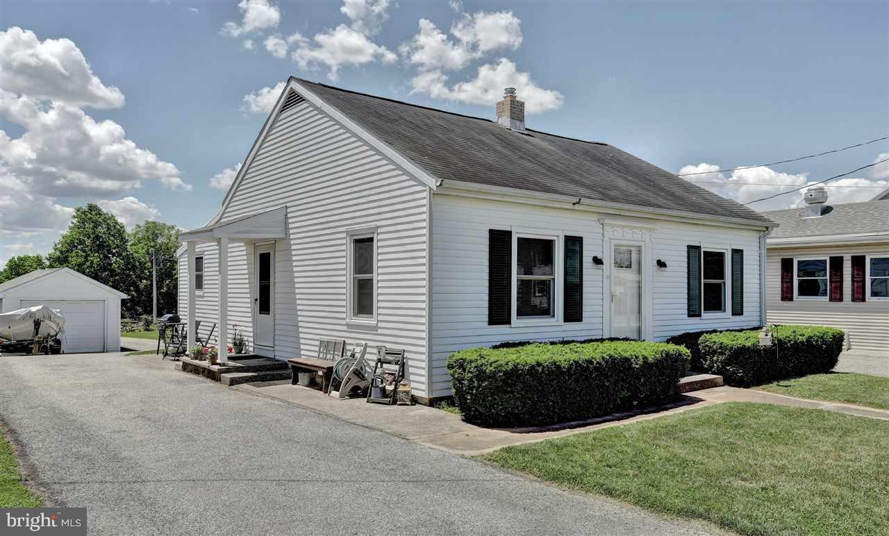 1964 Carlisle Road York, PA 17408 - Photo 4 of 27 Gallery Image 4